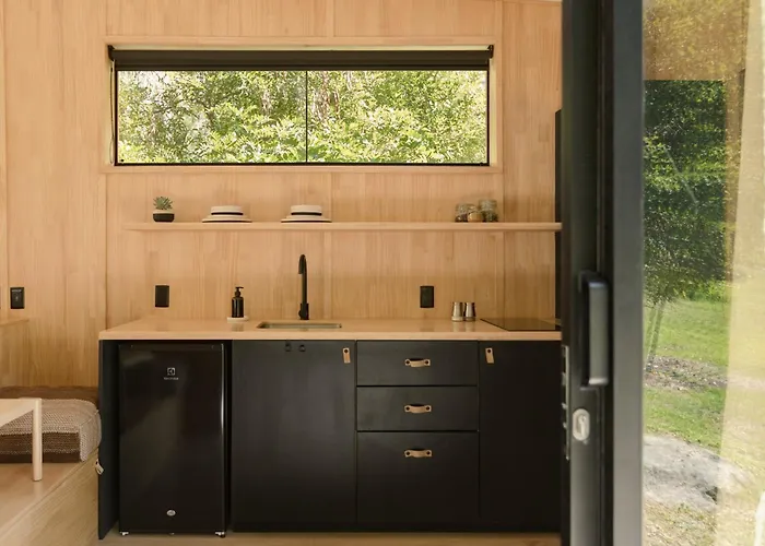 Earth Tones - Cozy, Intimate Haven With Bedside Mountain View